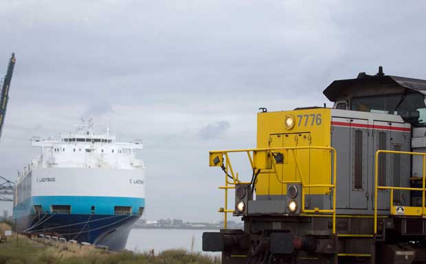 Hafen Antwerpen baut multimodale Linienverkehre aus