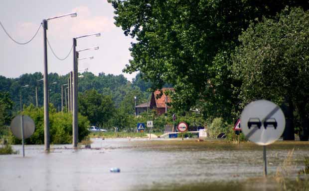 Südosteuropa: Straßen-Grenzübergänge wegen Hochwasser gesperrt