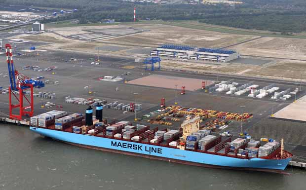 BASF verlädt Container nach Japan über Wilhelmshaven