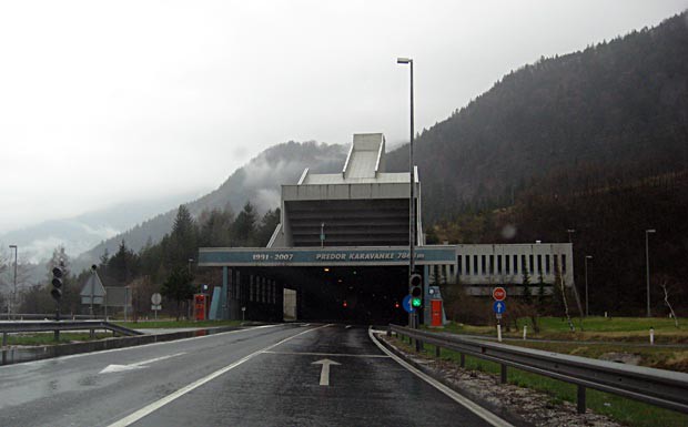 Österreich weitet LKW-Fahrverbot im Karawankentunnel aus