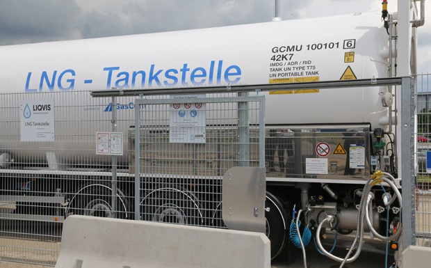 Iveco und Uniper eröffnen LNG-Tankstelle für Lkw in Ulm