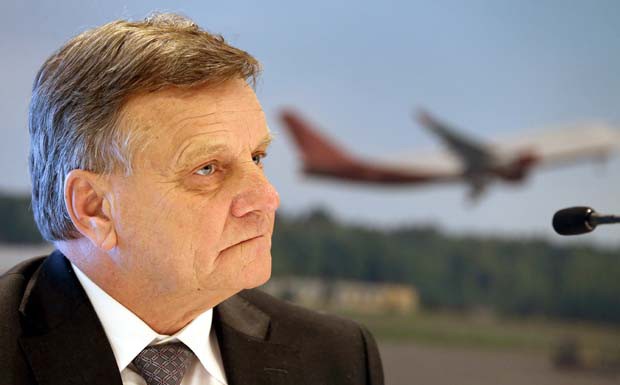Am Rande: Noch-Flughafenchef Mehdorn will kontrollieren - und reisen