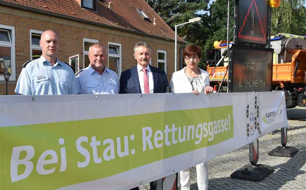 Brandenburg wirbt für Rettungsgassen auf Autobahnen