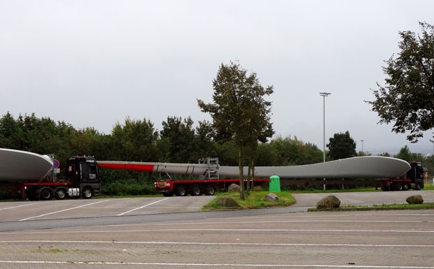 Am Rande: Windkraft-Schwertransporter auf Irrwegen in Hamburg