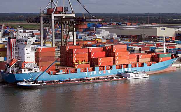 Hafen Antwerpen hält Containerumschlag konstant