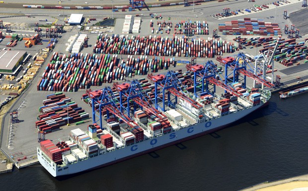 HHLA bestellt zwei Containerbrücken für Großschiffe