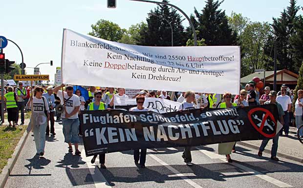 Erste Montagsdemo 2012 gegen Flugrouten in Berlin