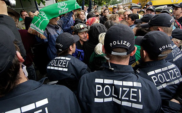 Stuttgart 21: Polizei will Deeskalation und notfalls Wasserwerfer 