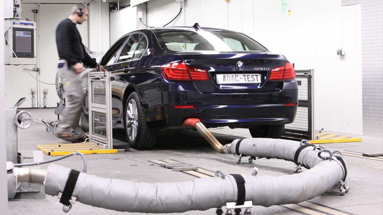 Autobauer: ADAC fordert strengere Abgas-Verpflichtungen