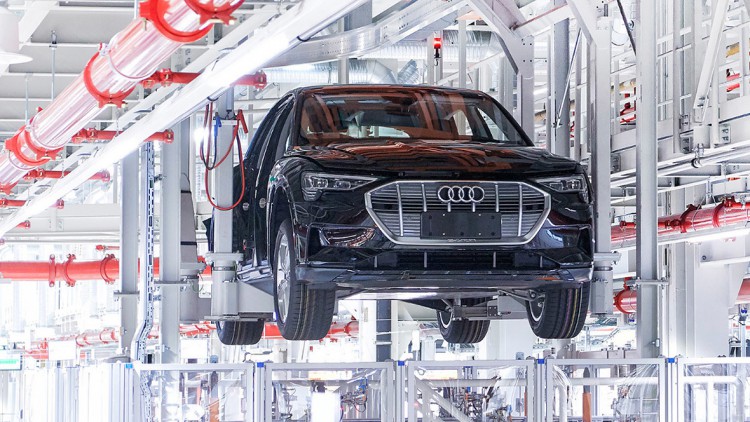Brandgefahr beim Audi e-tron: Neues Elektro-SUV muss in die Werkstatt