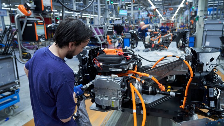  Hasta  .  empleos adicionales BMW planea la creación de empleo