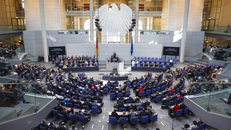 Bundestag: Rechtsrahmen für Computerautos beschlossen