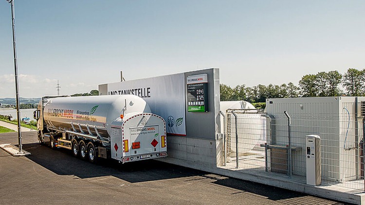 Alternative Kraftstoffe: Erste LNG-Tankstelle in Österreich eröffnet