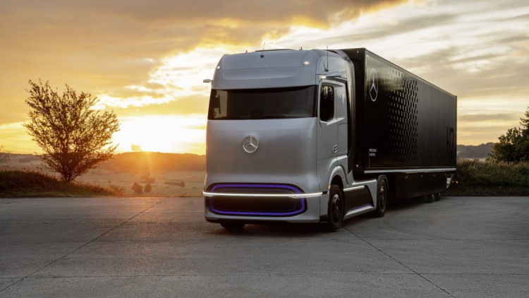 Linde und Daimler Truck AG: Flüssigwasserstoff-Betankungstechnologie für Lkw