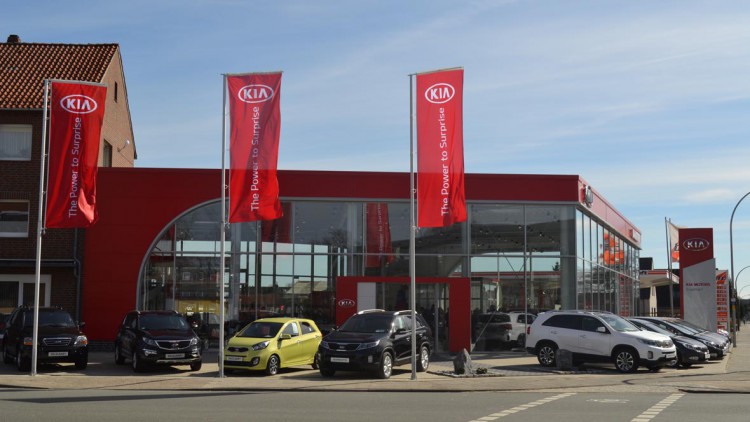 "Red Cube"-Design: Neue Kia-Autohäuser in Delmenhorst und Nürnberg