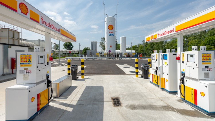Schwerlastverkehr: Shell will LNG-Tankstelle für Lkw in Hamburg eröffnen