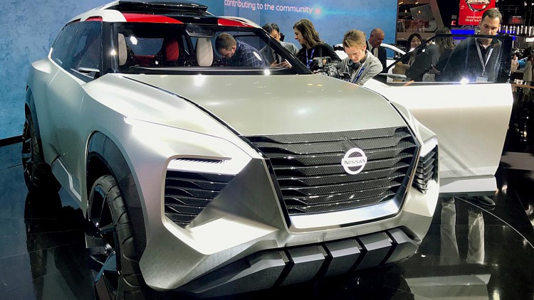 Nissan Studie XMotion: Futuristisches SUV-Cockpit