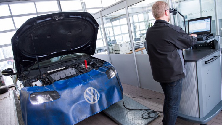 Abgas-Umrüstung: VW holt Passat, CC und Eos in die Werkstätten