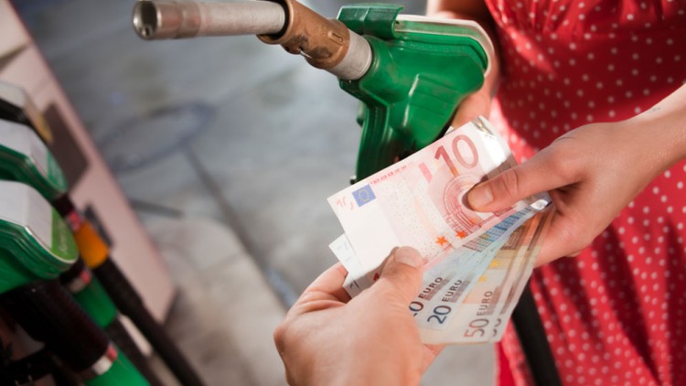 Regierungssprecher: Kraftstoffpreise steigen bereits jetzt