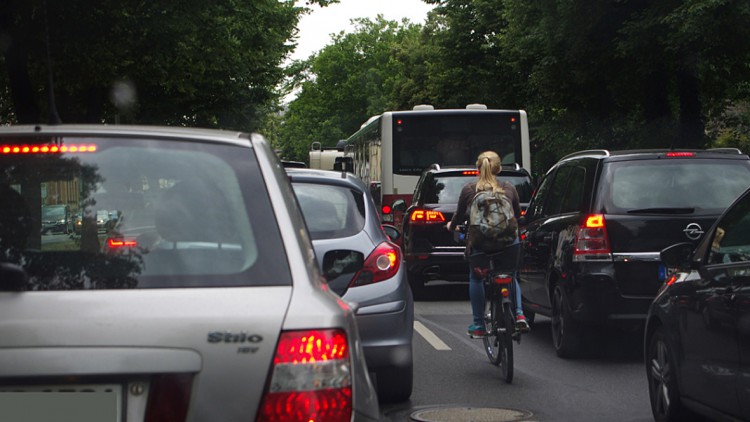EU: Fußgänger und Zweiradfahrer in der Stadt besonders gefährdet