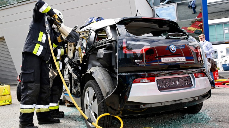ADAC-Unfallforschung: Rettung aus Carbon-Fahrzeug