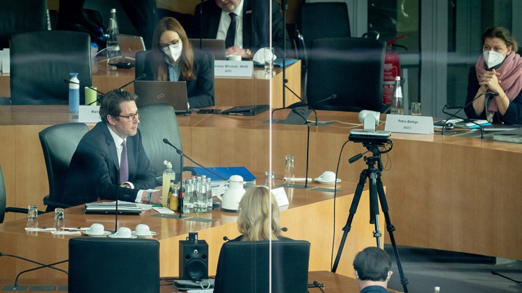 Maut-Ausschuss: Opposition watscht Scheuer ab