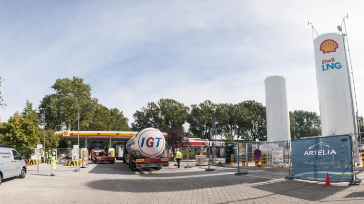Hamburg: Shell eröffnet erste LNG-Tankstelle für Lkw