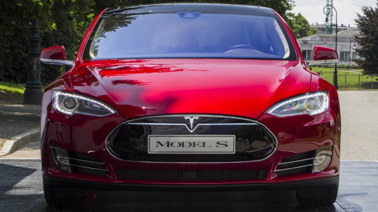 Autopilot ausgetrickst: Klebeband füht Tesla in die Irre