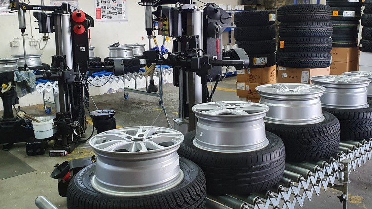 Reifengroßhandel: Tyremotive mit neuer Komplettradmontage