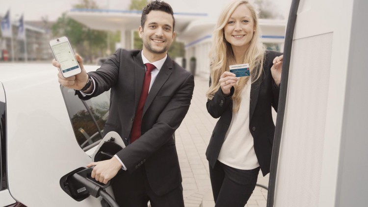"Charge & Fuel Card": VW-Bank bringt Tankkarte für E-Fahrzeuge