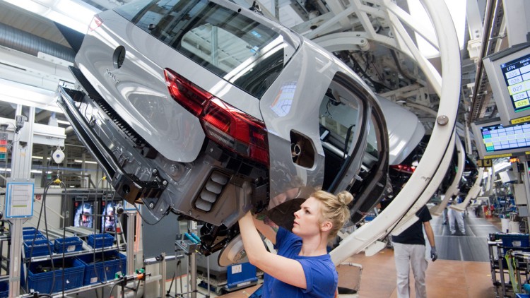 Autobranche: Bis zu 221.000 Stellen stehen auf der Kippe