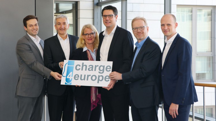 Kooperation: Innogy und DKV gründen Joint Venture Charge4Europe