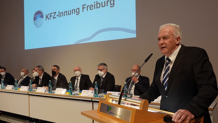 Hauptversammlung: Kfz-Innung Freiburg zahlt 200.000 Euro an Mitglieder zurück