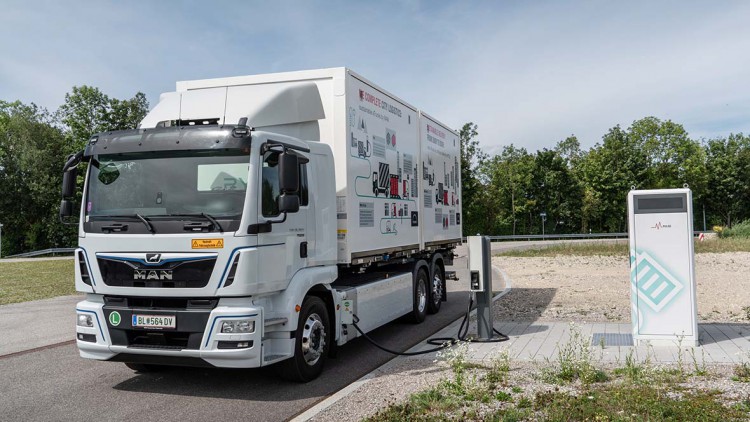 Studie: E-Lastwagen 2025 günstiger als Diesel-Modelle