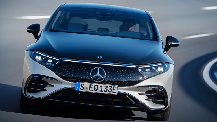 Neue Konnektivitäts-Funktion: Mercedes warnt vor Schlaglöchern