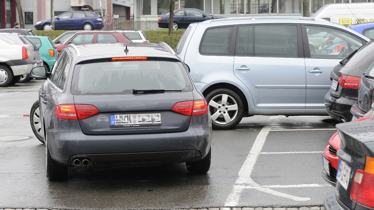 Bosch auf der CES: Auto sucht Parkplatz