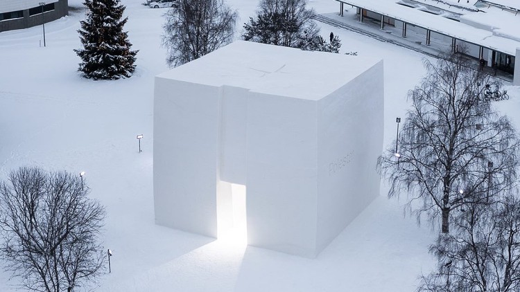 Polestar "Snow Space": Dieses Autohaus ist cool