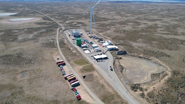 Mit starkem Wind zu grünem Benzin: E-Fuels-Anlage in Chile eröffnet 