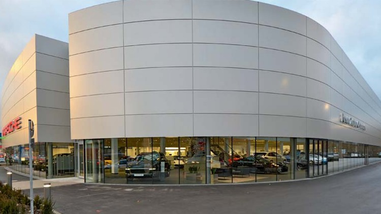 Porsche Zentrum Olympiapark: Autohaus und Reservat