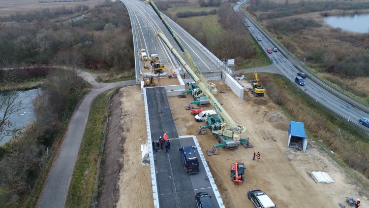 Behelfsbrücke fertig: Leidenszeit für A20-Umleitungsdörfer zu Ende 