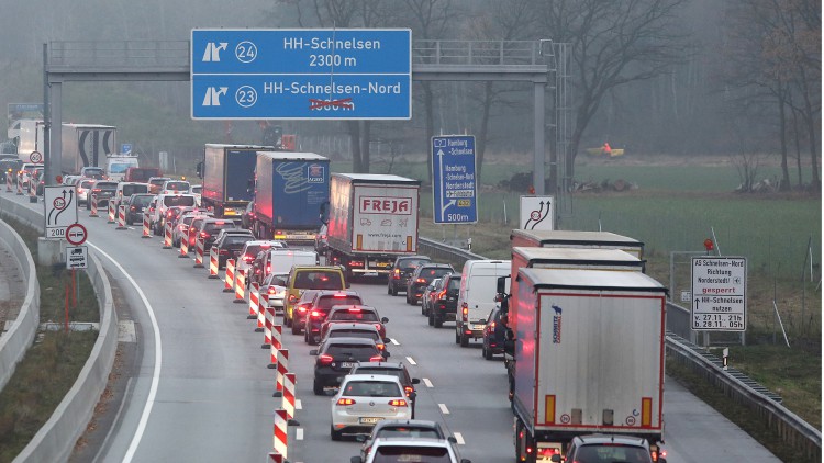 Hamburg: Staus wegen Fahrbahnabsackungen auf der A7