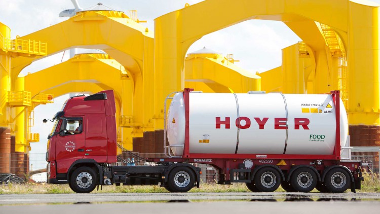 Hoyer macht seine Tankcontainer smart