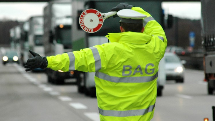 Schwerpunkt-Kontrollen im März: BAG prüft 1600 Fahrzeuge