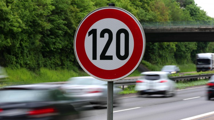 ADAC nicht mehr grundsätzlich gegen Tempolimit auf Autobahnen 