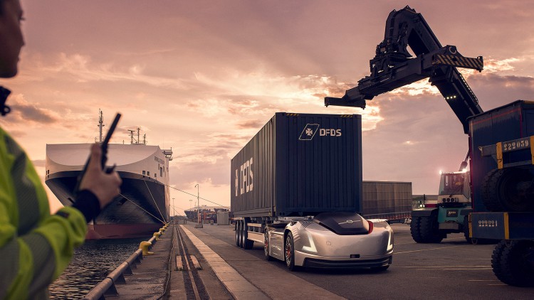 Volvo erprobt autonomen Transport zwischen Logistikzentrum und Hafen