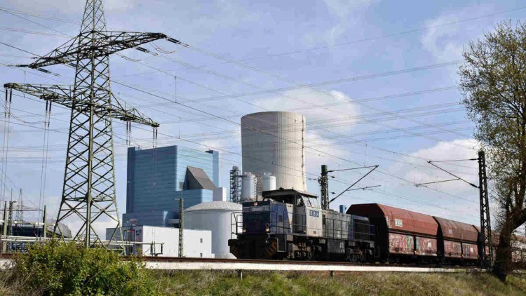 Kohle-transport-schiene-zug-Waggon-Kraftwerk