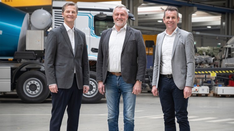 Andreas Bartels, neuer CFO der Paul Group, Josef Paul, Gesellschafter und Bernhard Wasner, CEO der gesamten Unternehmensgruppe (v.l.n.r.)