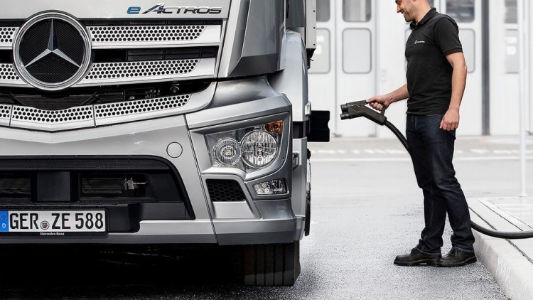Daimler Truck baut Demonstrations-Ladepark für Elektro-Lkw