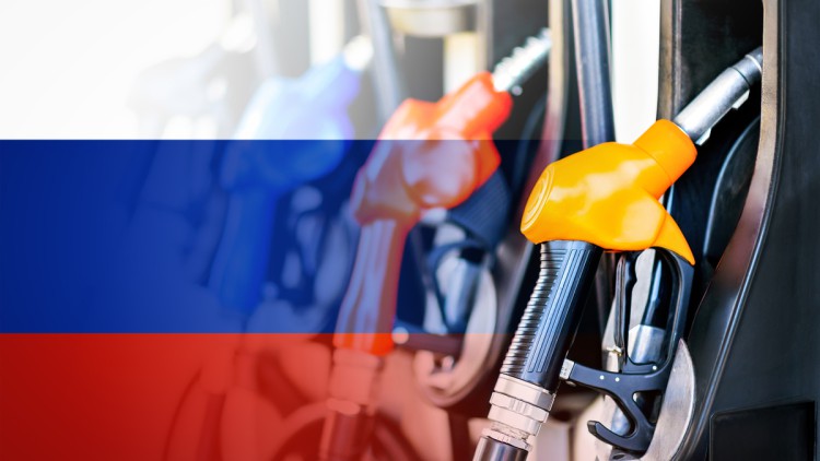 Zapfsäule Russland Flagge Diesel Sanktionen