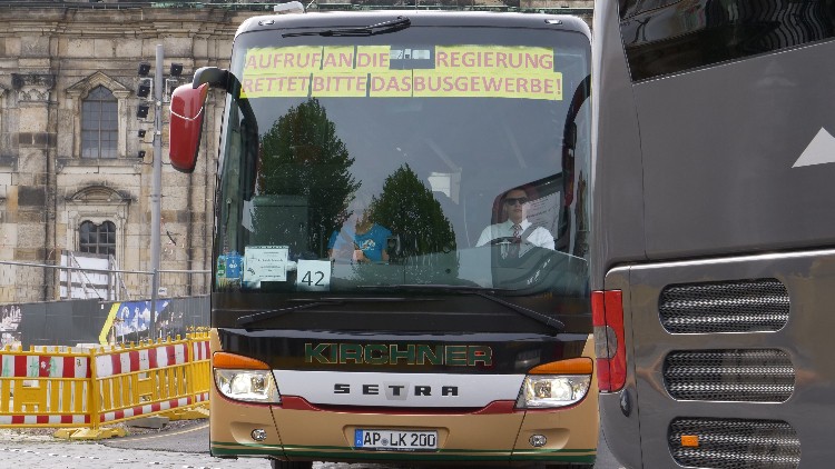 Kritik an Öffnungs-Fahrplan: Reisebusse sollen als Letzte rollen dürfen